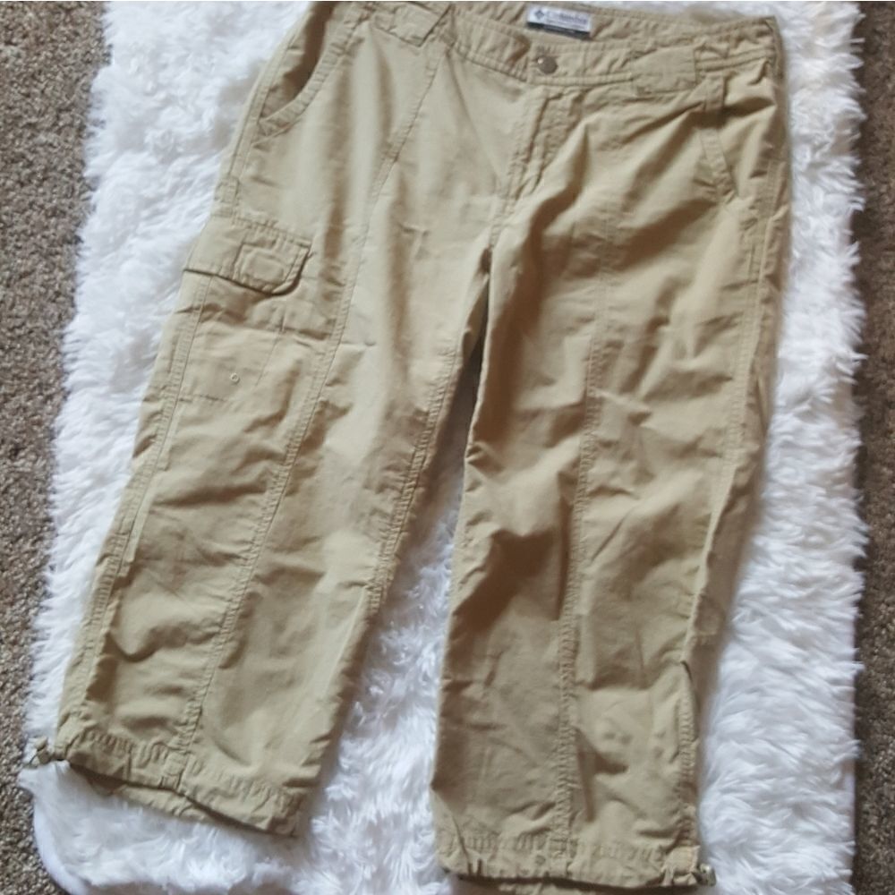 Columbia thin Khaki Crop Pants Size 6